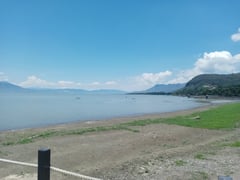 Vista del lago de Chapala desde el malecón de Chapala, Jalisco.