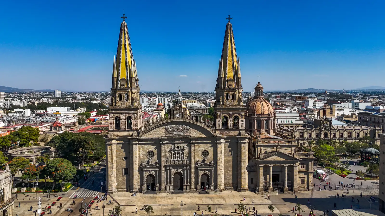 La Catedral de Guadalajara y el centro histórico vistos desde un dron